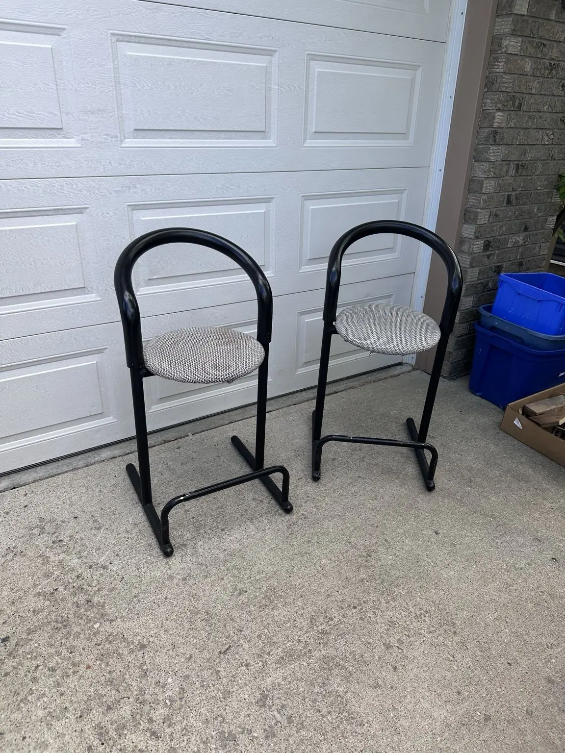 Small Item Pickup - Quick pickup for stools and smaller household items.